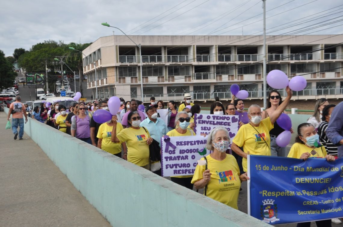 Em alusão à Campanha Junho Violeta Secretaria de Assistência Social realiza passeata com idosos